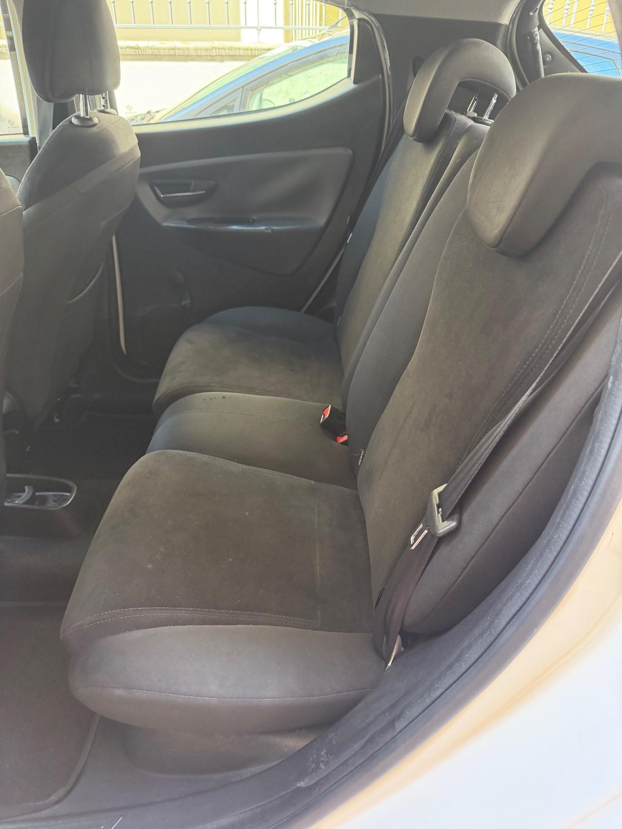 Lancia Ypsilon 0.9 TwinAir 85 CV 5 porte Metano Ecochic Silver