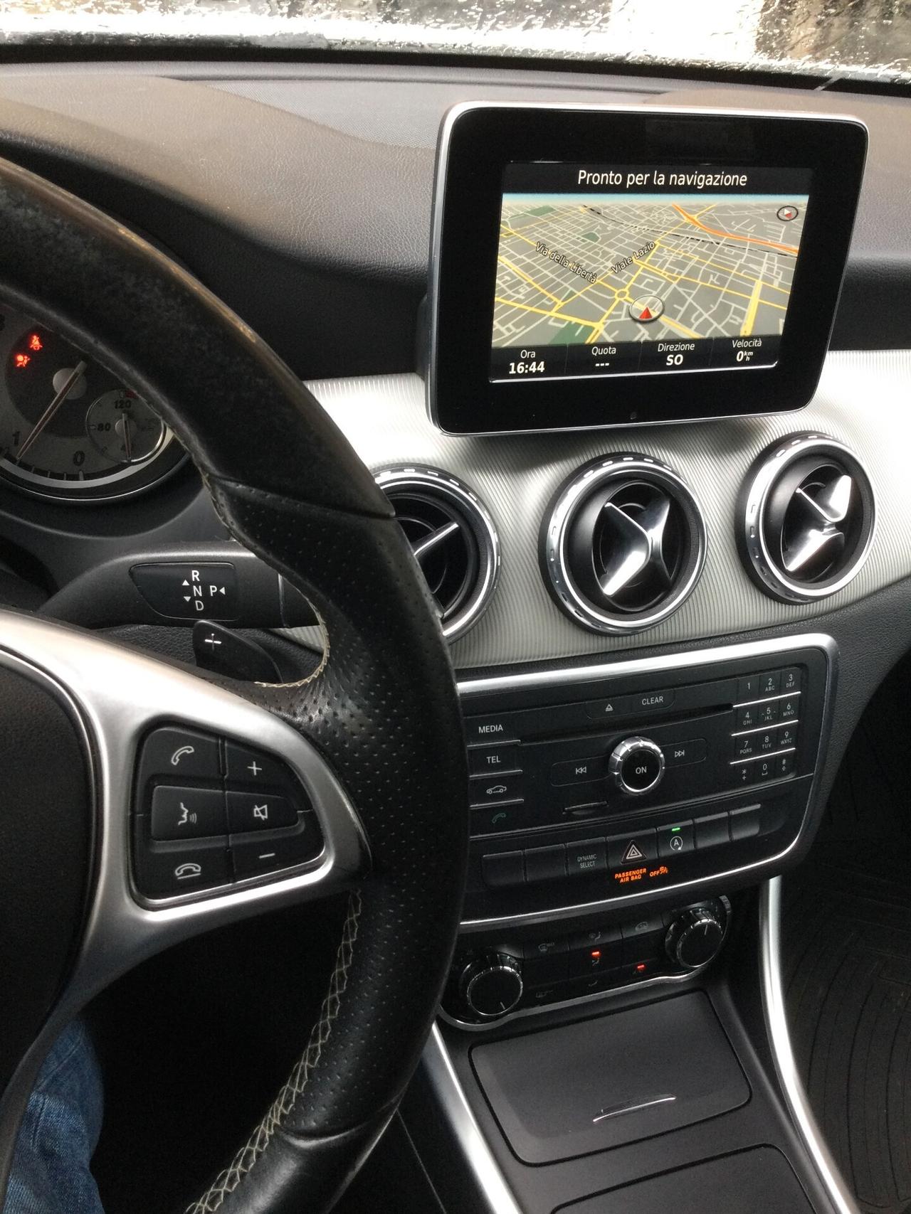 Mercedes-benz GLA 180 d Automatic Premium