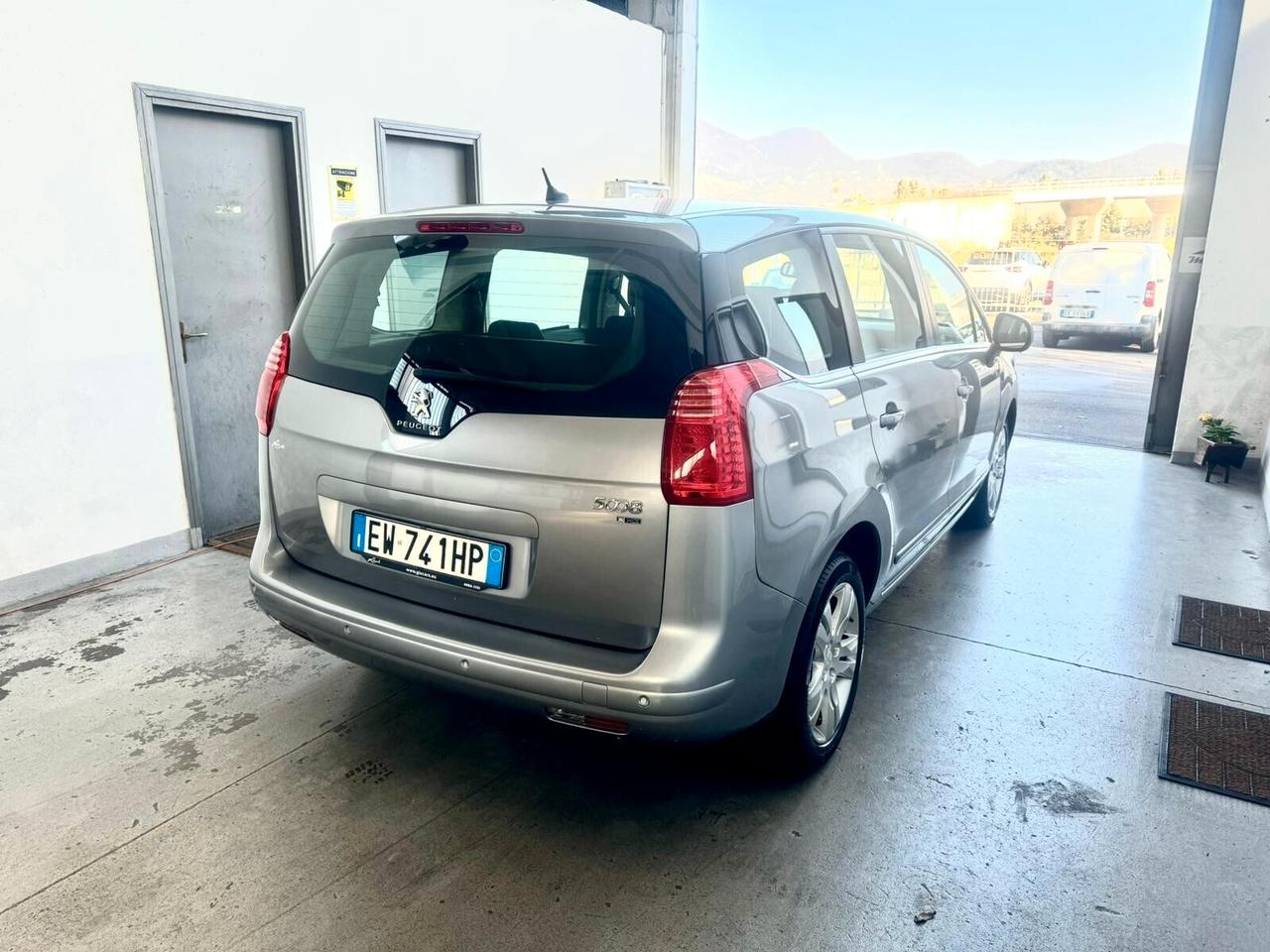 Peugeot 5008 1.6 HDi 115CV Allure 7 Posti