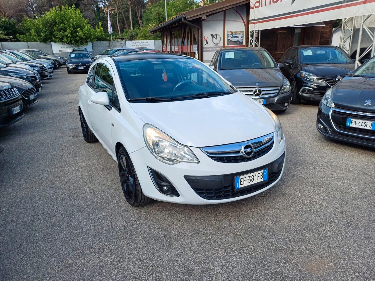 Opel Corsa 1.2 3 porte b-color