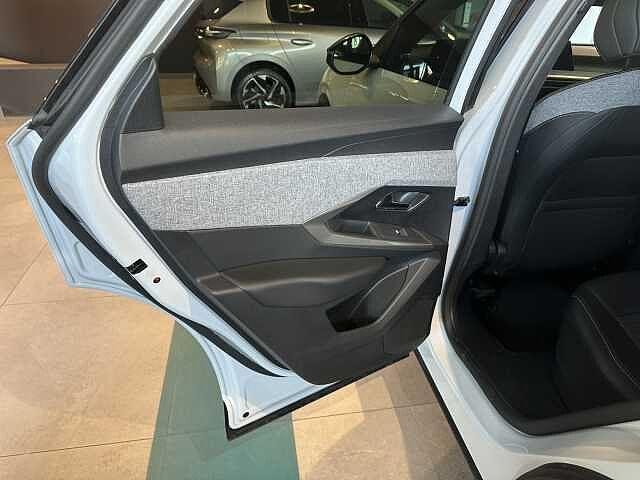 Peugeot e-3008 motore elettrico (73kWh) 210 CV Allure
