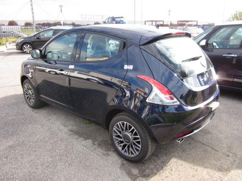 Lancia Ypsilon FireFly 5 porte S&S Hybrid Silver * NUOVE *