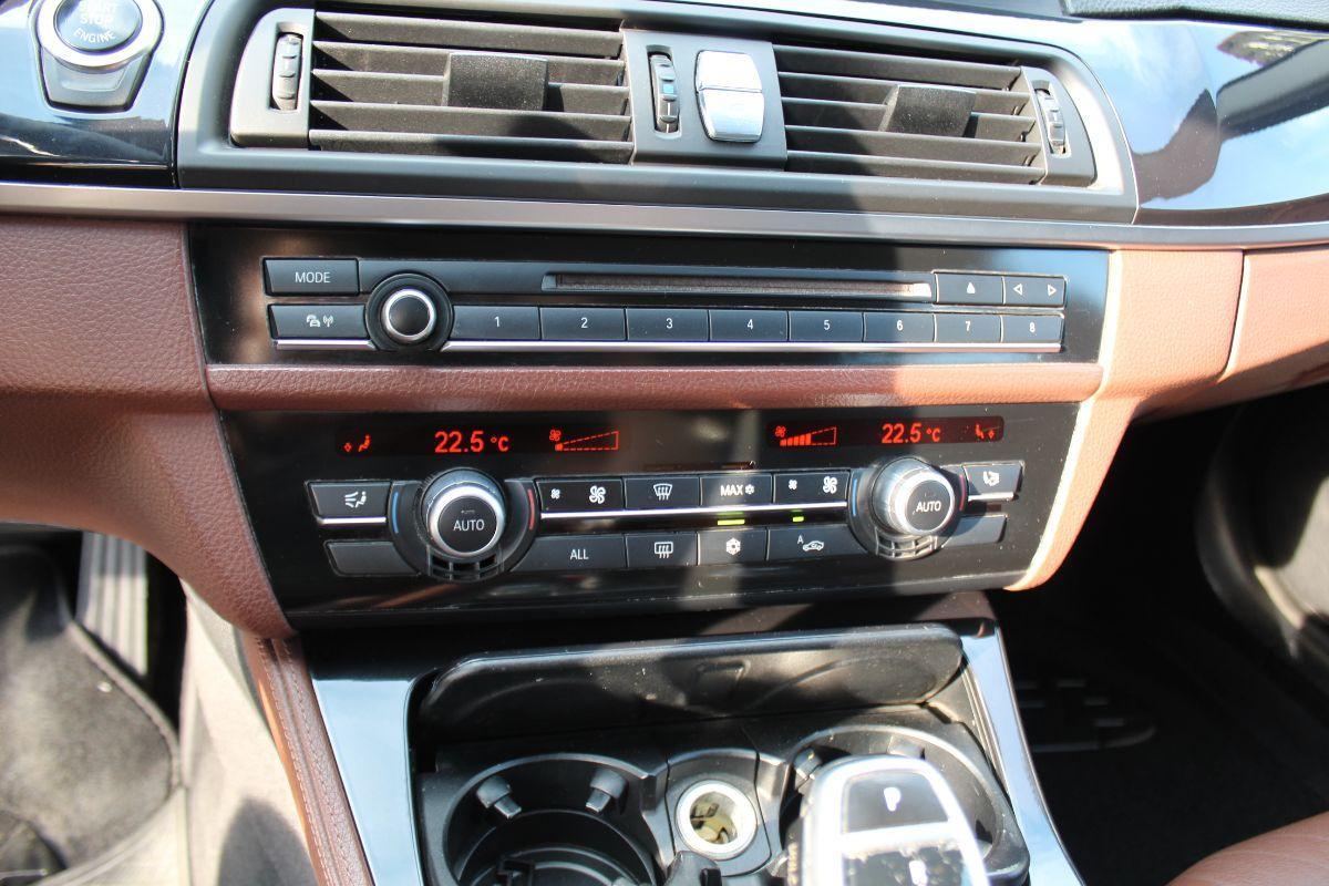 BMW - Serie 5 Touring - 520d Futura