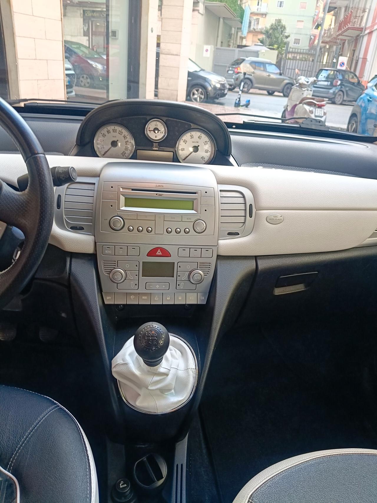 Lancia Ypsilon 1.2 Elle-Bicolor-BELLISSIMA-Euro4790-