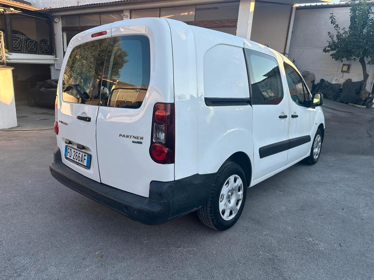 Peugeot Partner Tepee BlueHDi 100 Outdoor