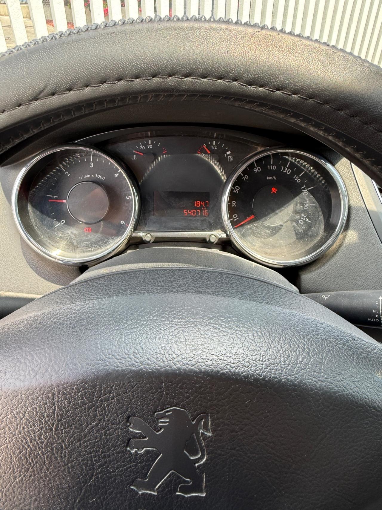 Peugeot 5008 1.6 HDi 115CV Business