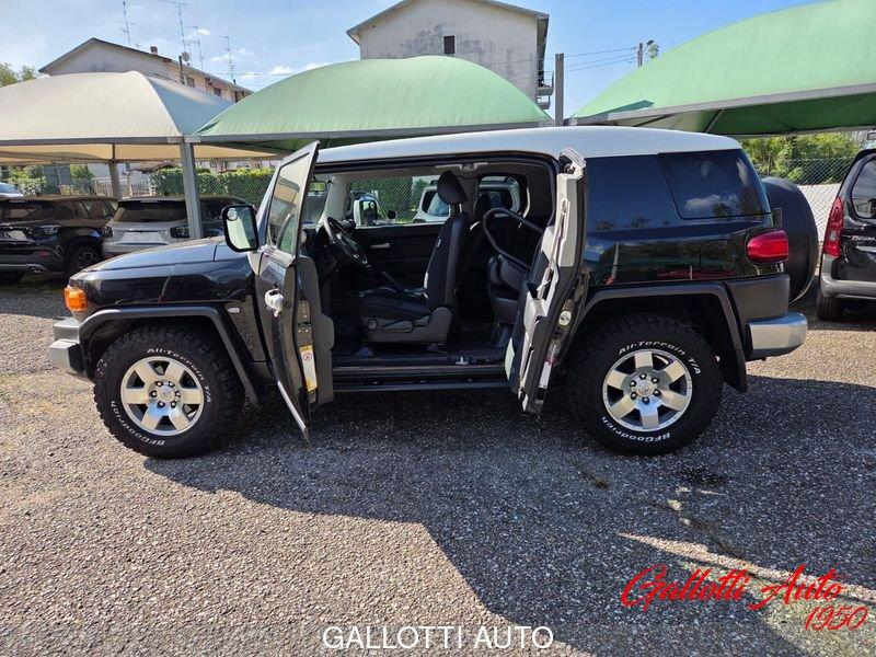 Toyota FJ Cruiser 4.0 benzina 239CV 2WD