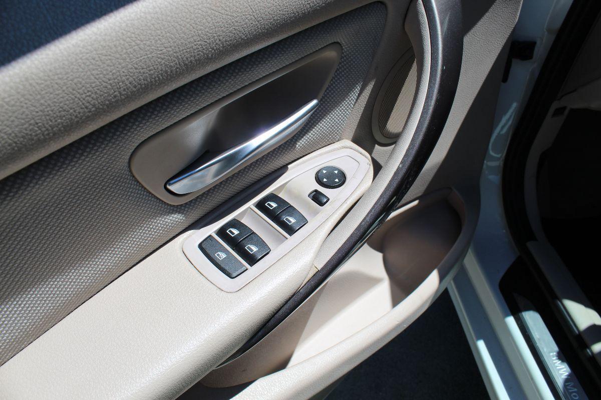 BMW - Serie 3 Touring - 320d Modern