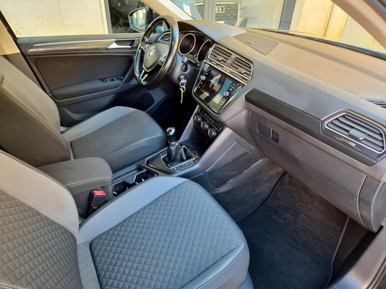 Volkswagen Tiguan 1.6 TDI SCR Sport BlueMotion Technology R-Line Edition