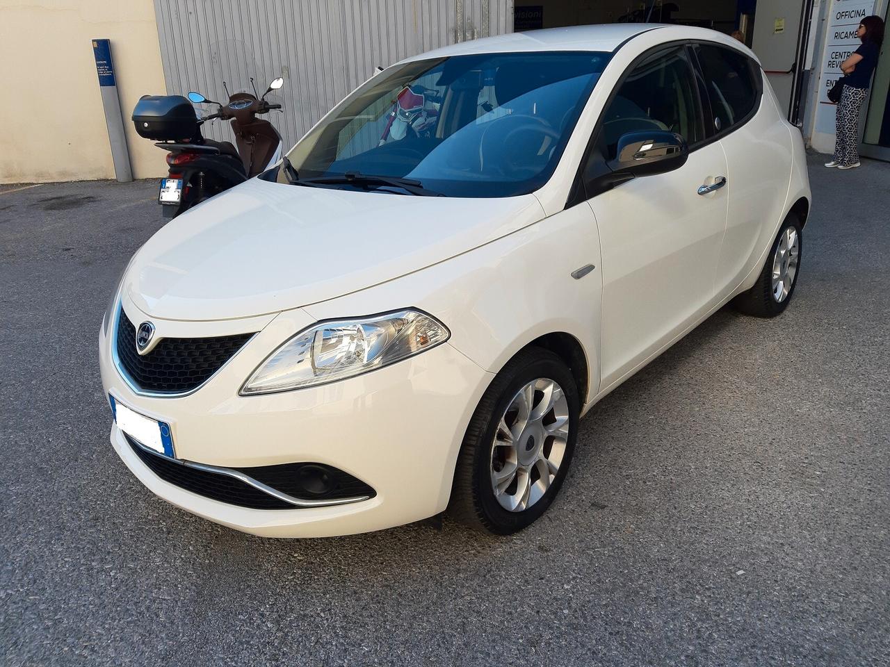 Lancia Ypsilon 1.2 69 CV 5 porte GPL Ecochic Gold