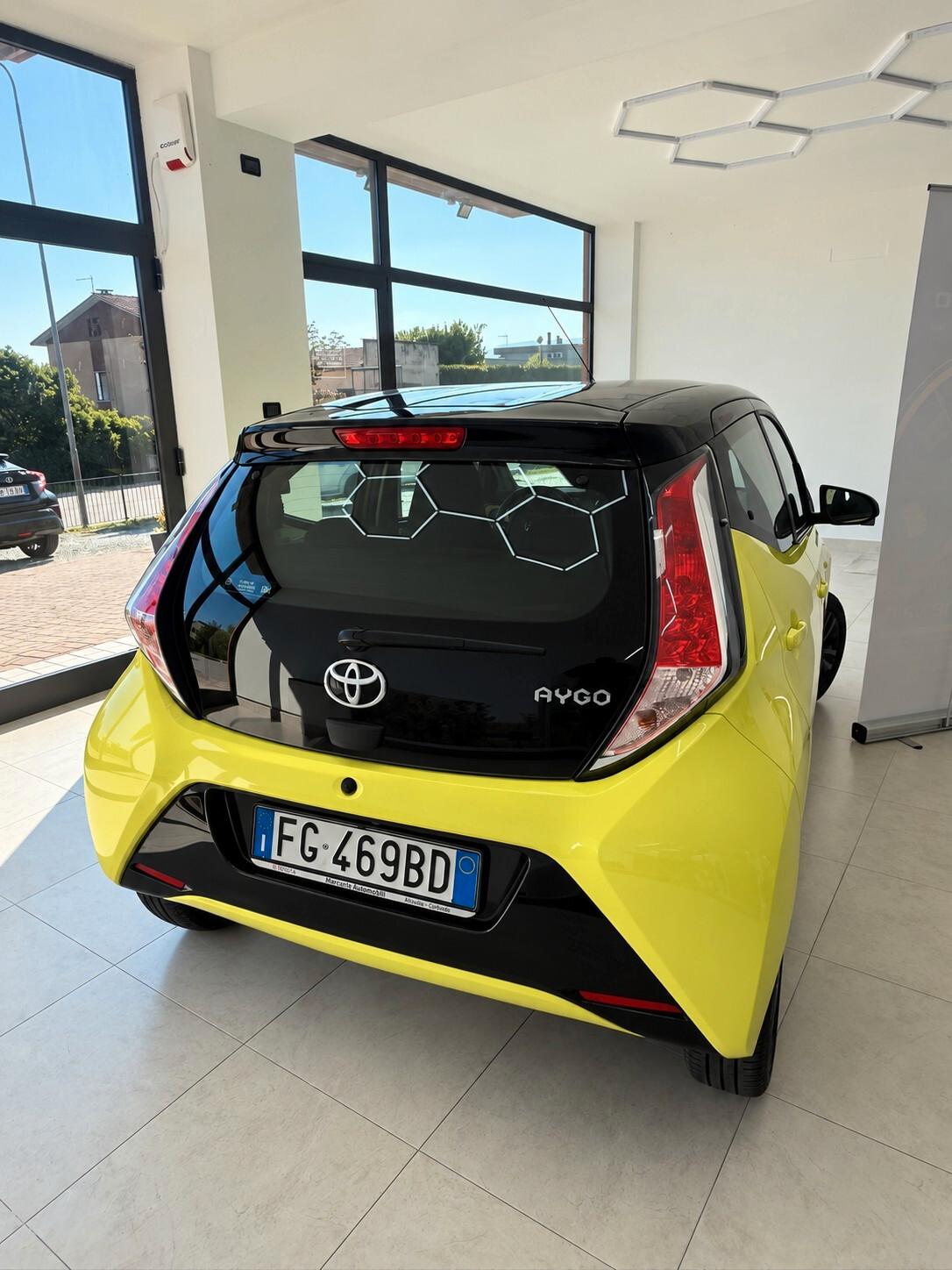 Toyota Aygo 1.0 VVT-i 69 CV 5 porte x-cite