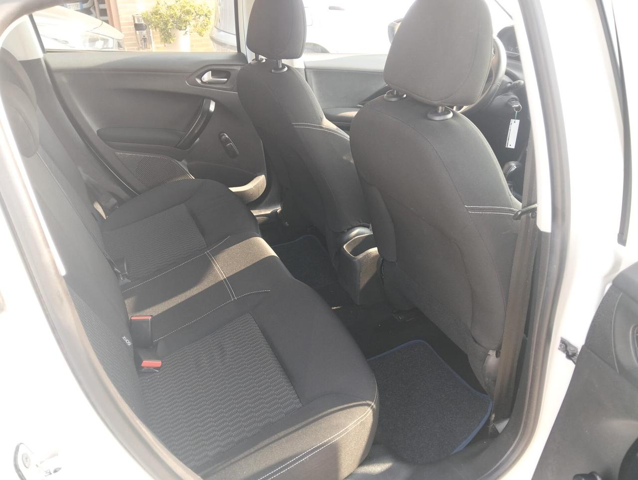Peugeot 208 PureTech 82 5 porte Allure