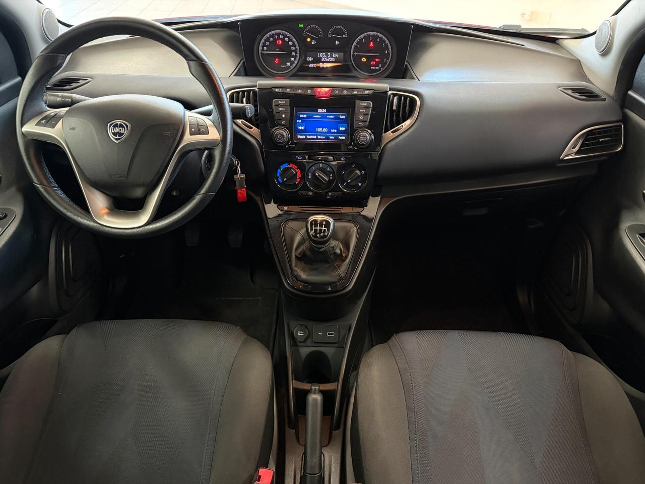 Lancia Ypsilon 1.0 FireFly 5 porte S&S Hybrid Ecochic Silver