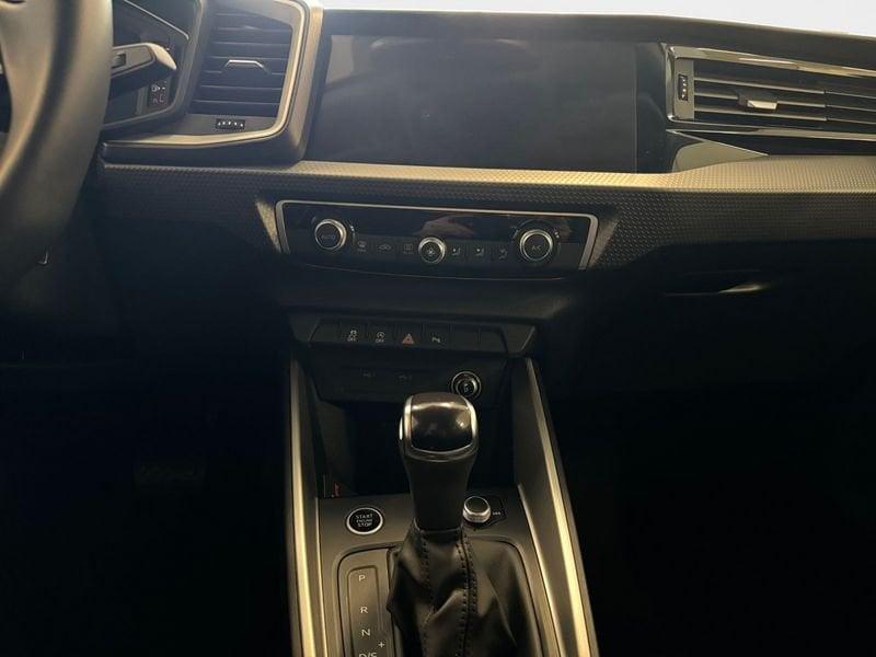 Audi A1 Sportback 30 1.0 tfsi Identity Black 116cv s-tronic