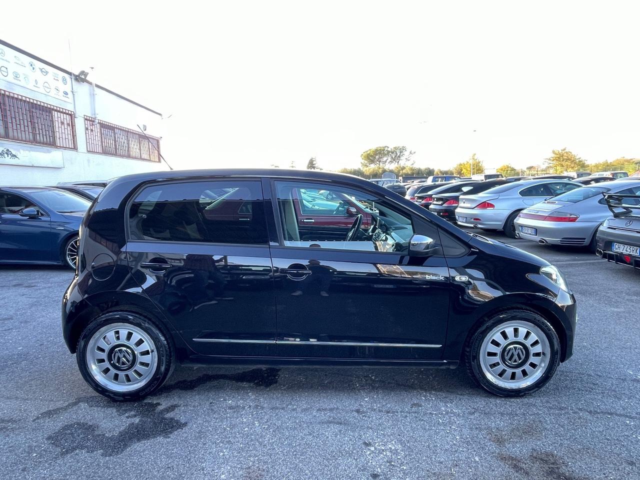 Volkswagen UP high up BLACK EDITION