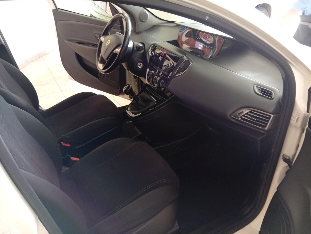Lancia Ypsilon 1.2 69 CV 5 porte GPL Ecochic 30th Anniversary