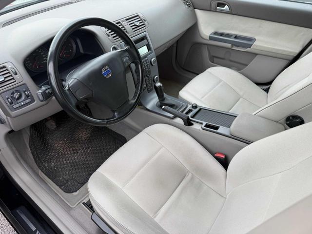 VOLVO V50 D2 R-design