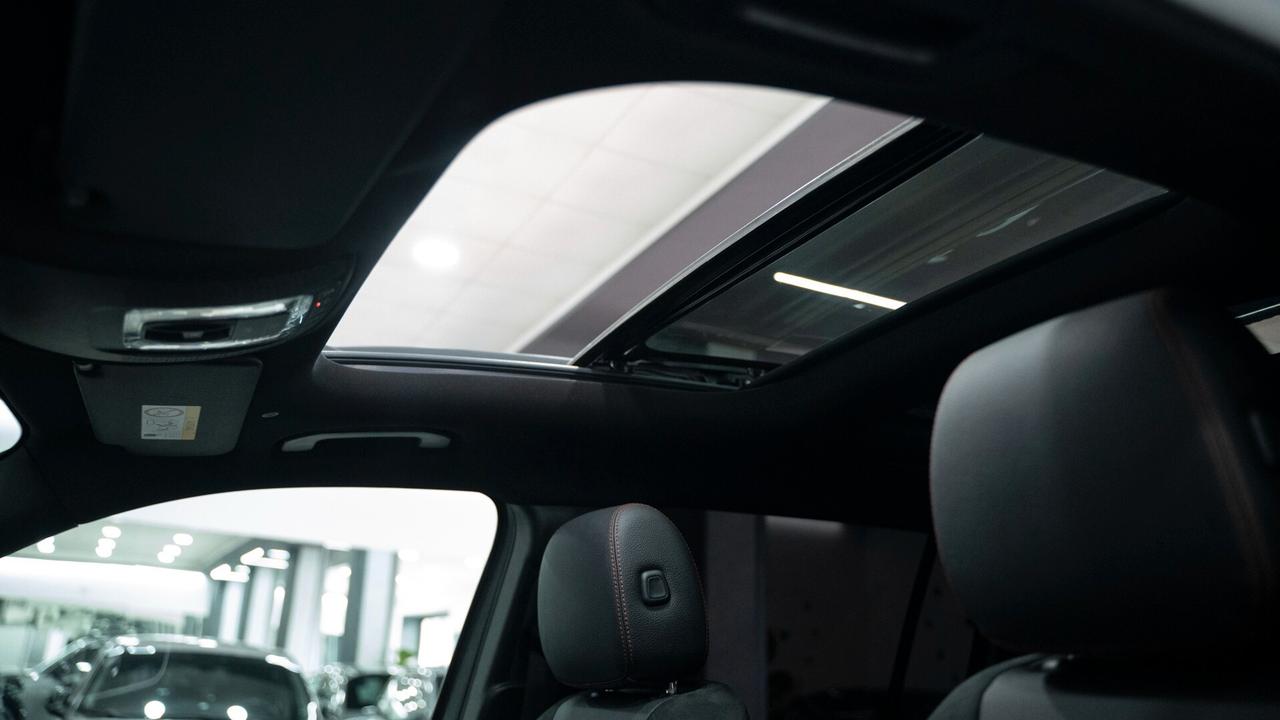 Mercedes-benz GLB 200 7 POSTI PREMIUM PLUS AMG TETTO LUCI XENO NAVI FULL