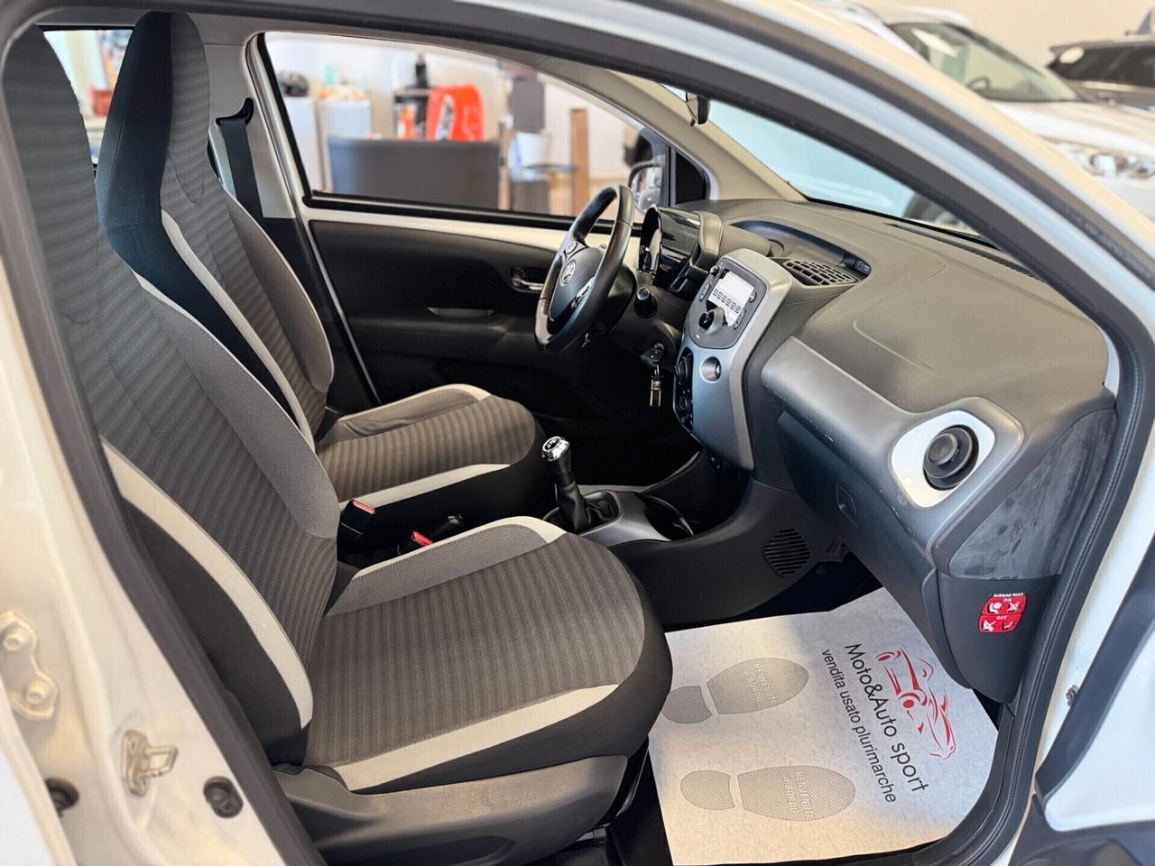 Toyota Aygo 1.0 VVT-i 72 CV 5 porte x-cite