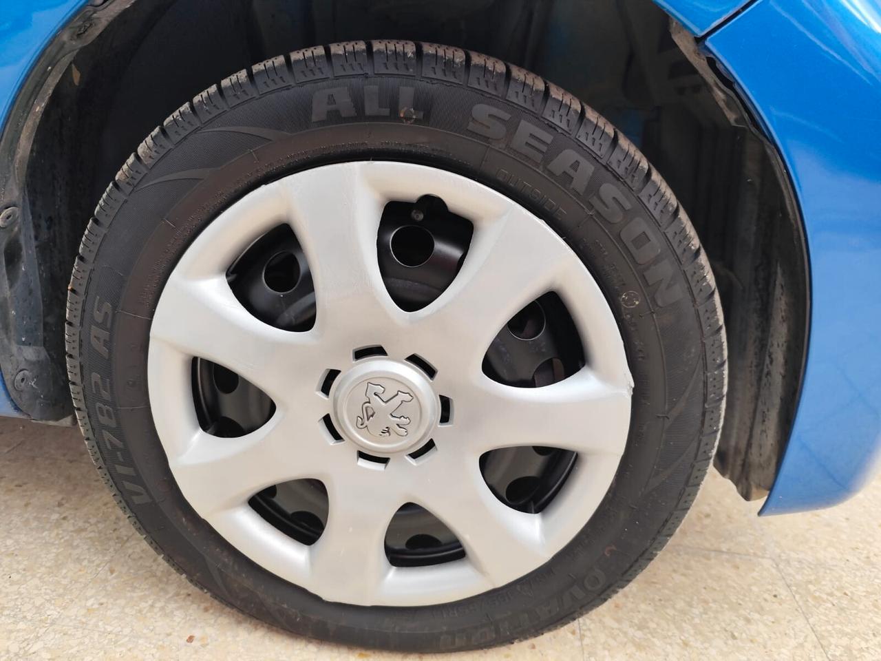 Peugeot 107 1.0 Benzina 68CV 5p. Sweet Years