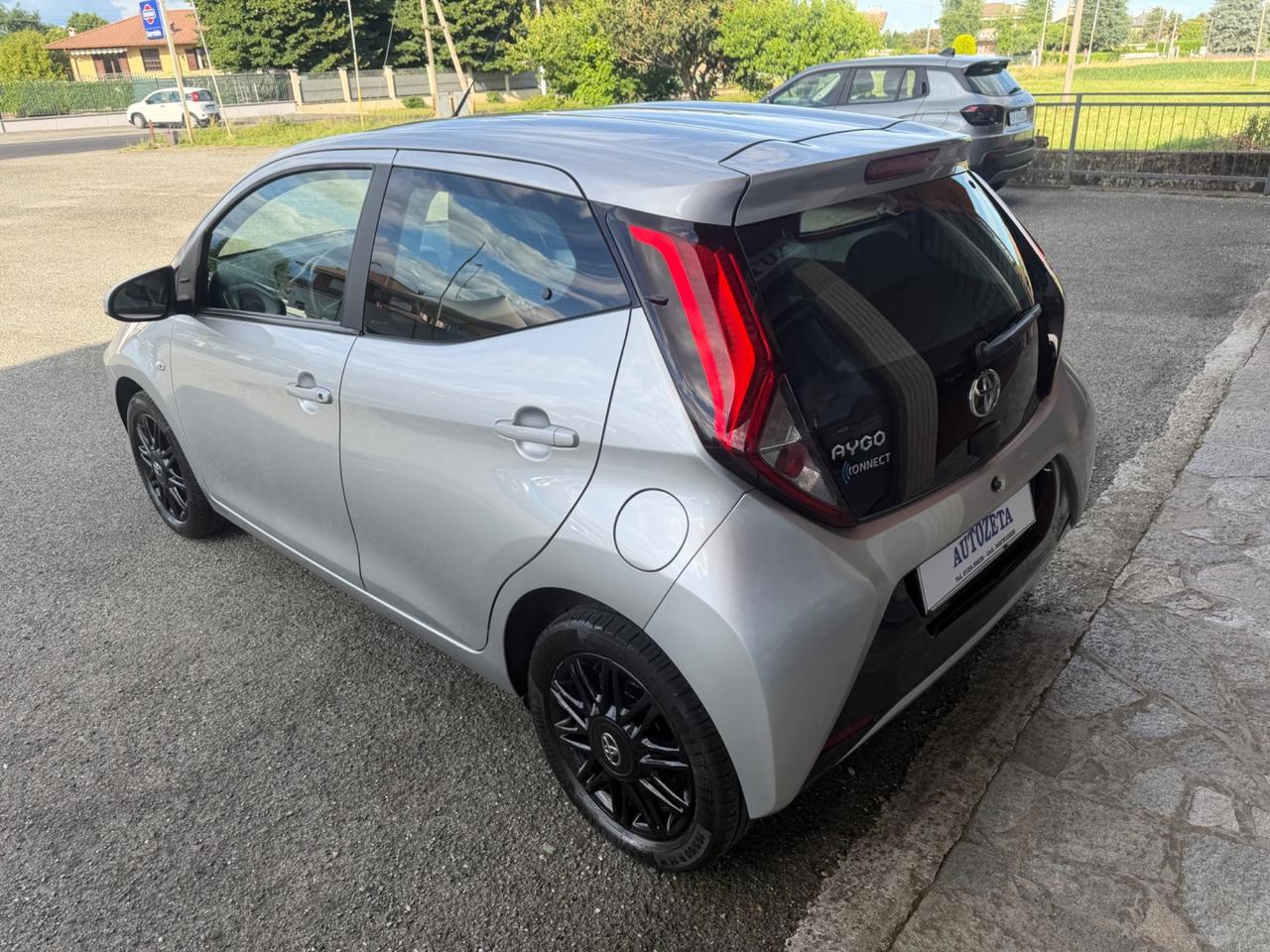 Toyota Aygo Connect 1.0 72 CV 5 porte x-wave