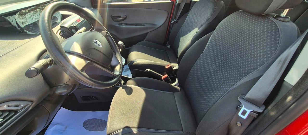 Lancia Ypsilon 1.2 69 CV 5 porte Silver