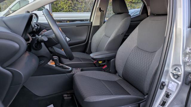 TOYOTA Yaris HYBRID BUSINESS 1.5cc 92