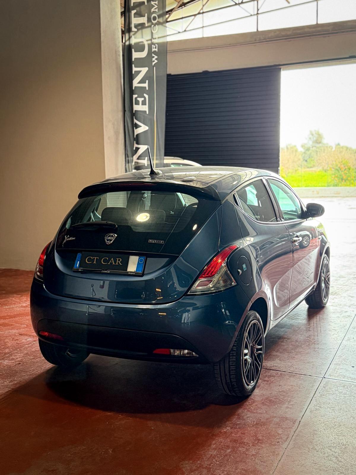 Lancia Ypsilon 1.0 FireFly 5 porte S&S Hybrid Alberta Ferretti