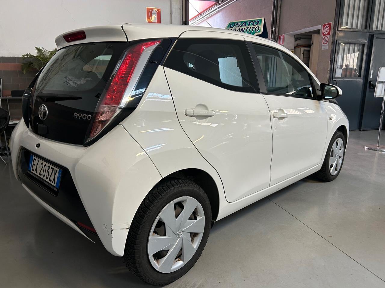 Toyota Aygo 1.0 VVT-i 69 CV 5 porte x-cool
