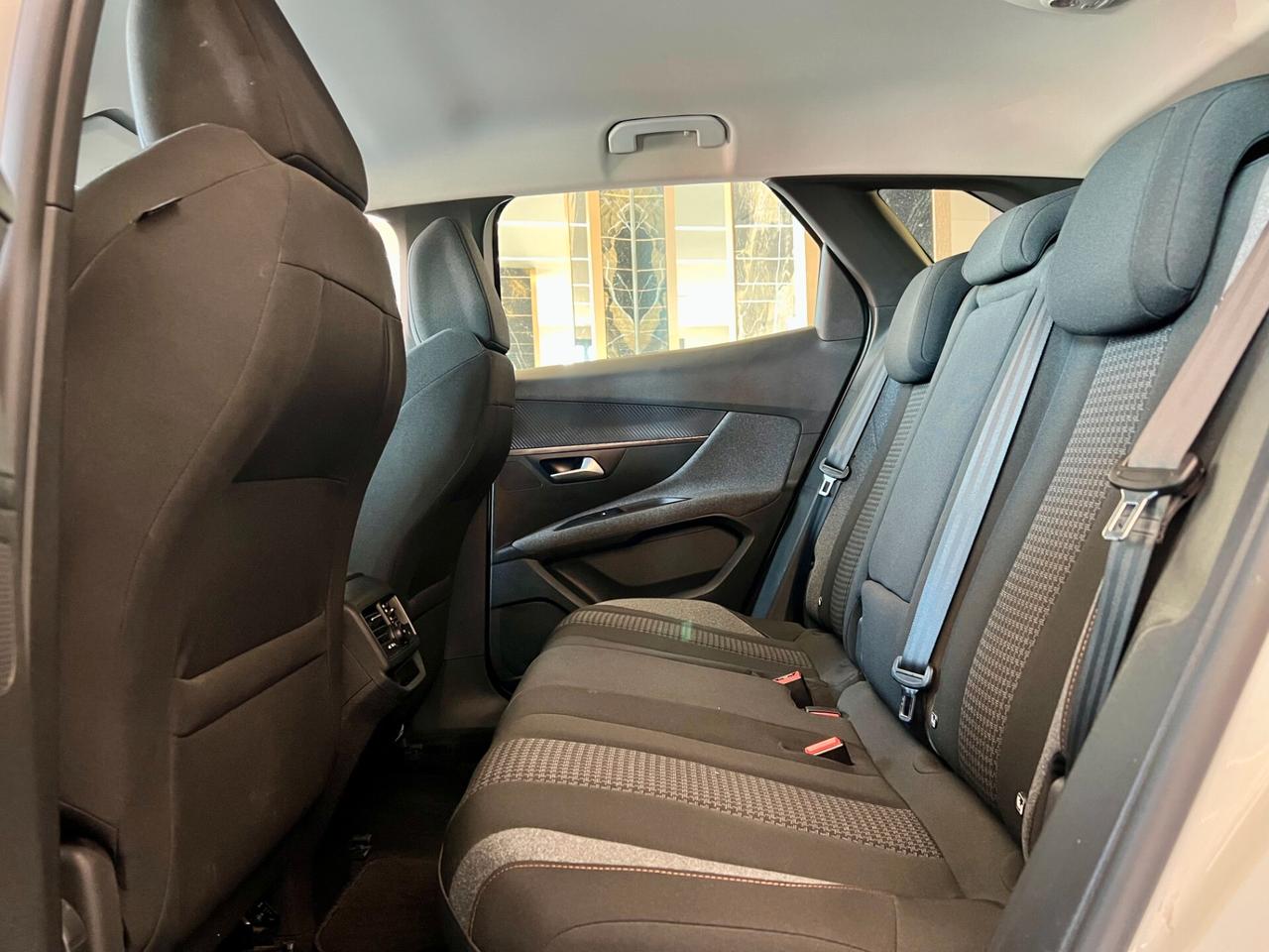 Peugeot 3008 BlueHDi 130 S&S EAT8 Active Business