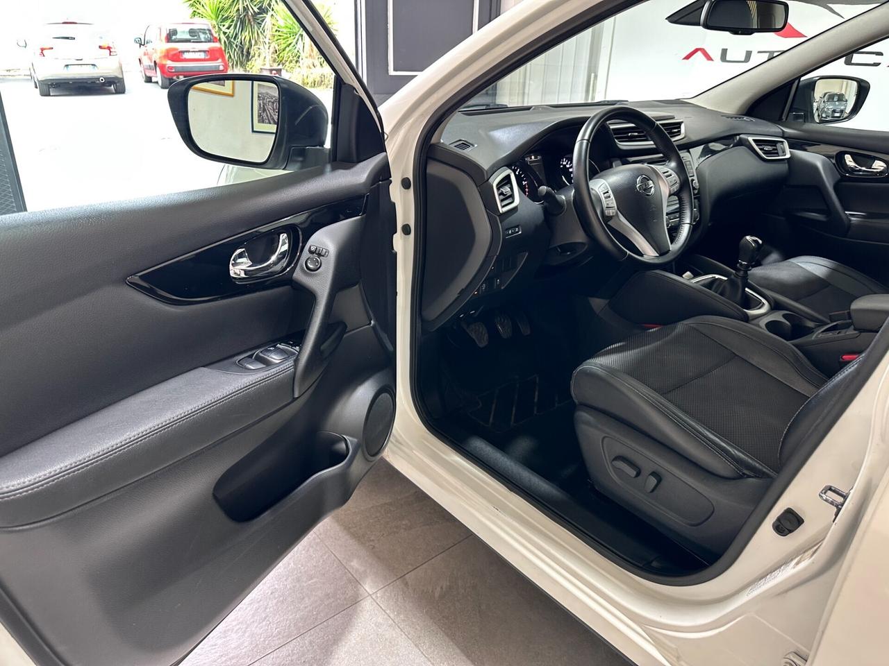 Nissan Qashqai 1.5 dCi N-Connecta – DA VETRI