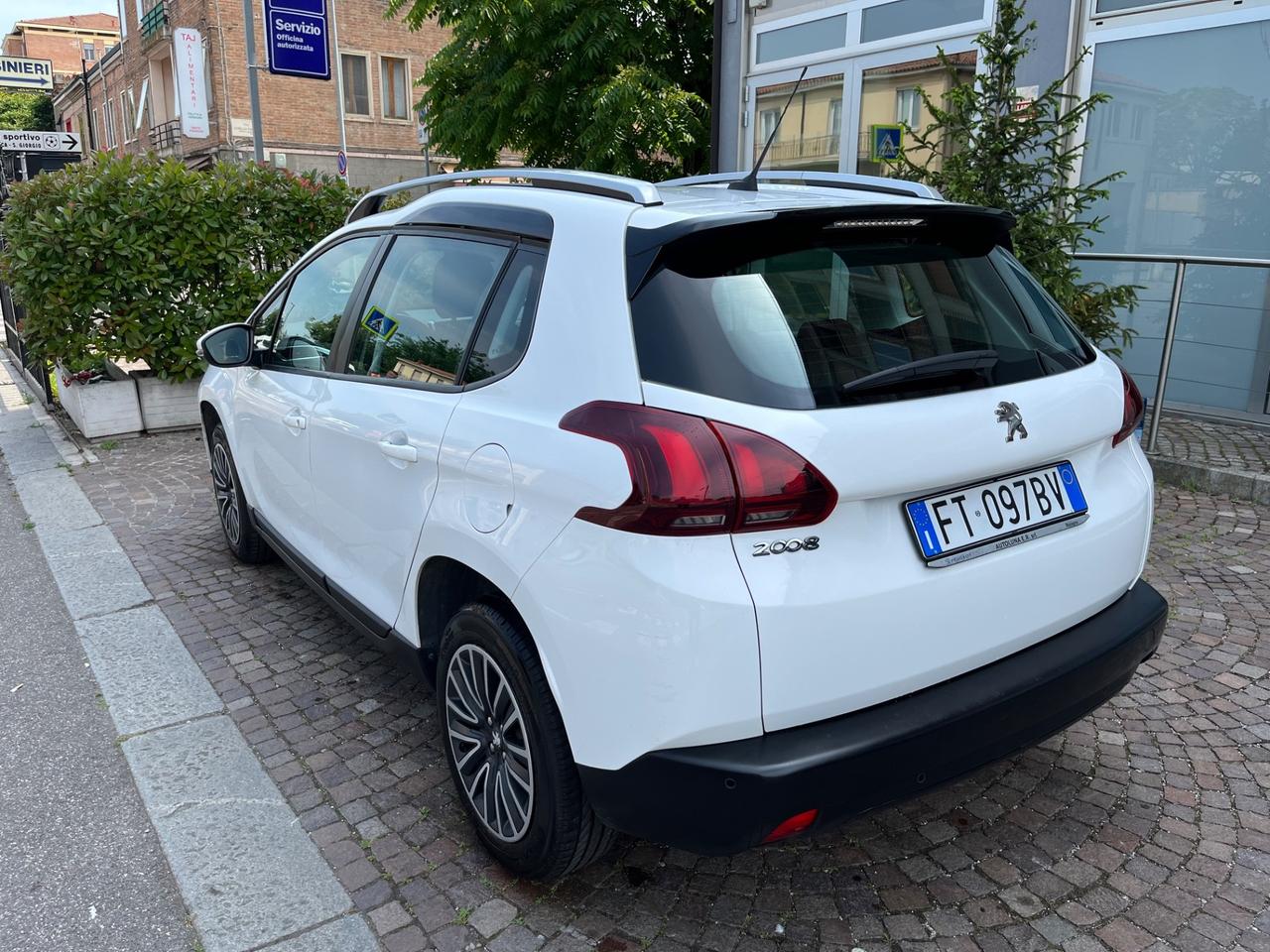 Peugeot 2008 1.2 82 CV S&S Allure