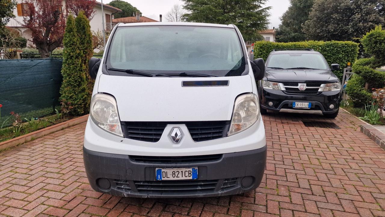 RENAULT TRAFIC