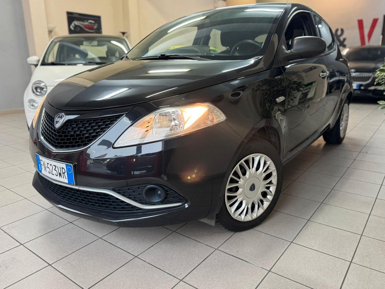Lancia Ypsilon 1.2 69 CV 5 porte Platinum