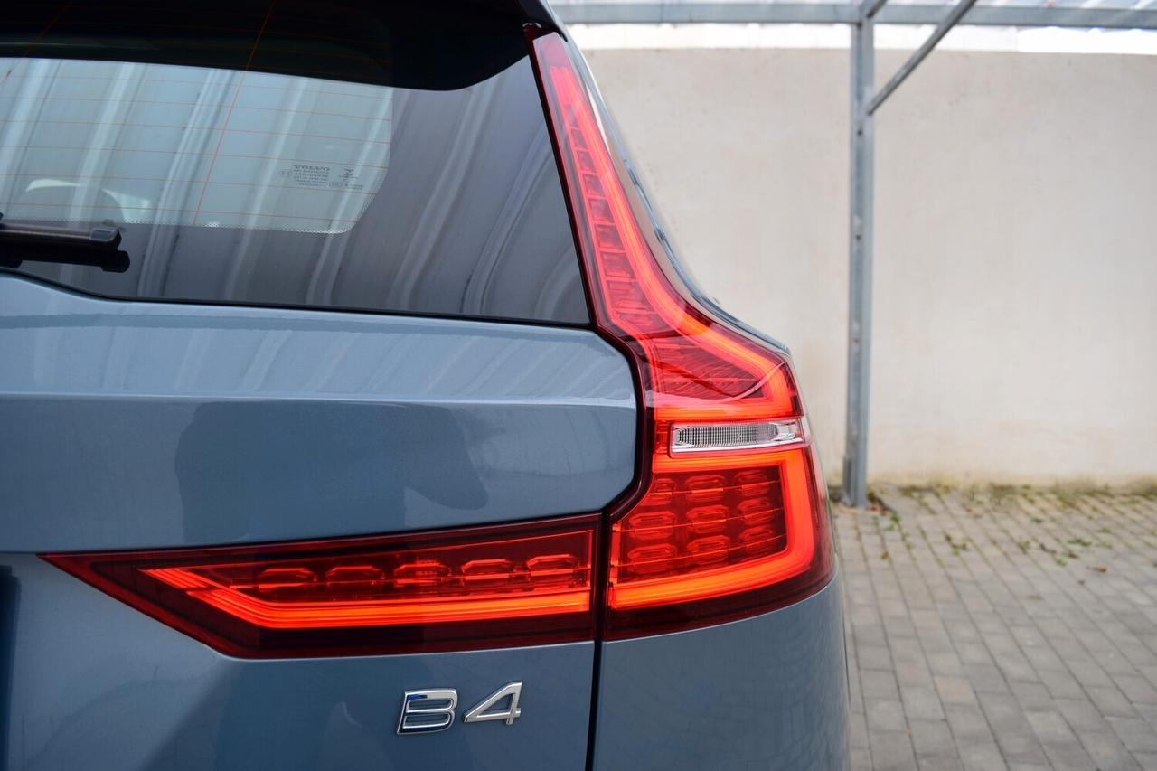 Volvo V60 2.0 B4 Mhev Geartronic 197 cv Momentum Business