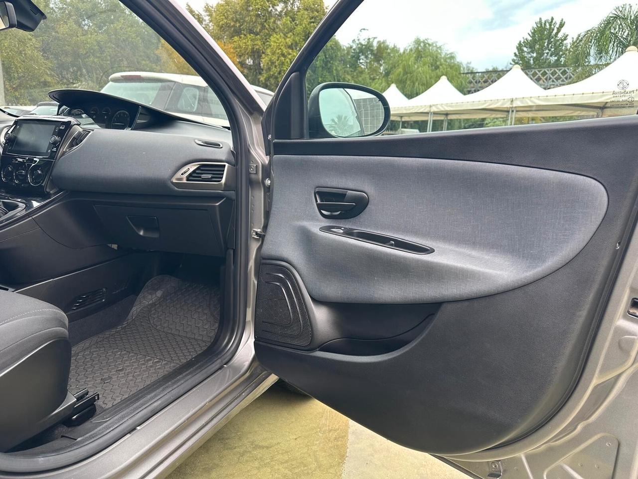 Lancia Ypsilon 1.0 FireFly 5 porte S&S Hybrid Ecochic Gold