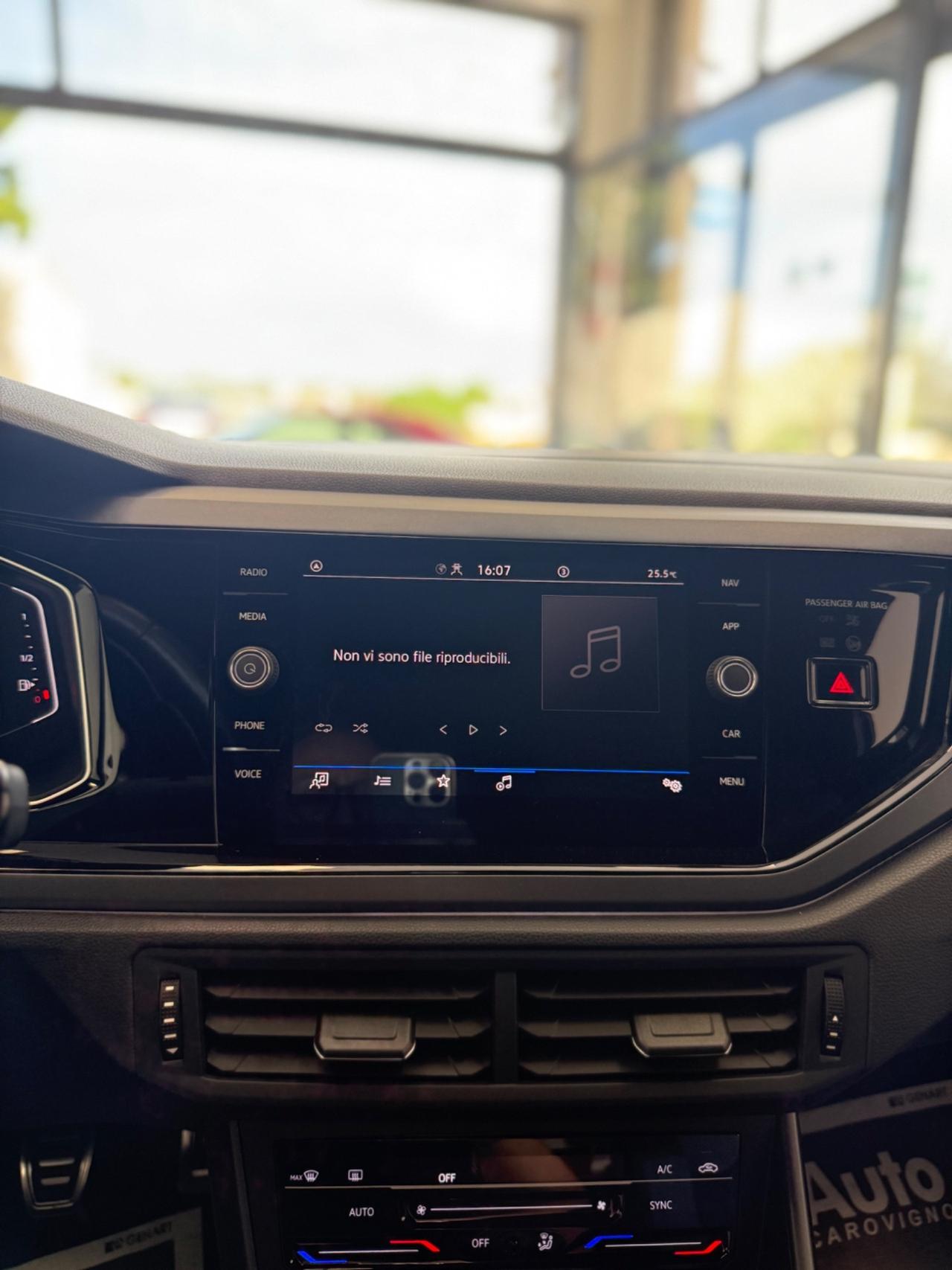 Volkswagen Taigo 1.0 tsi R-LINE TETTO APRIBILE.VIRTUAL COCKPIT.TELECAMERA,APPLE CARPLAY,KM CERTIFICATI