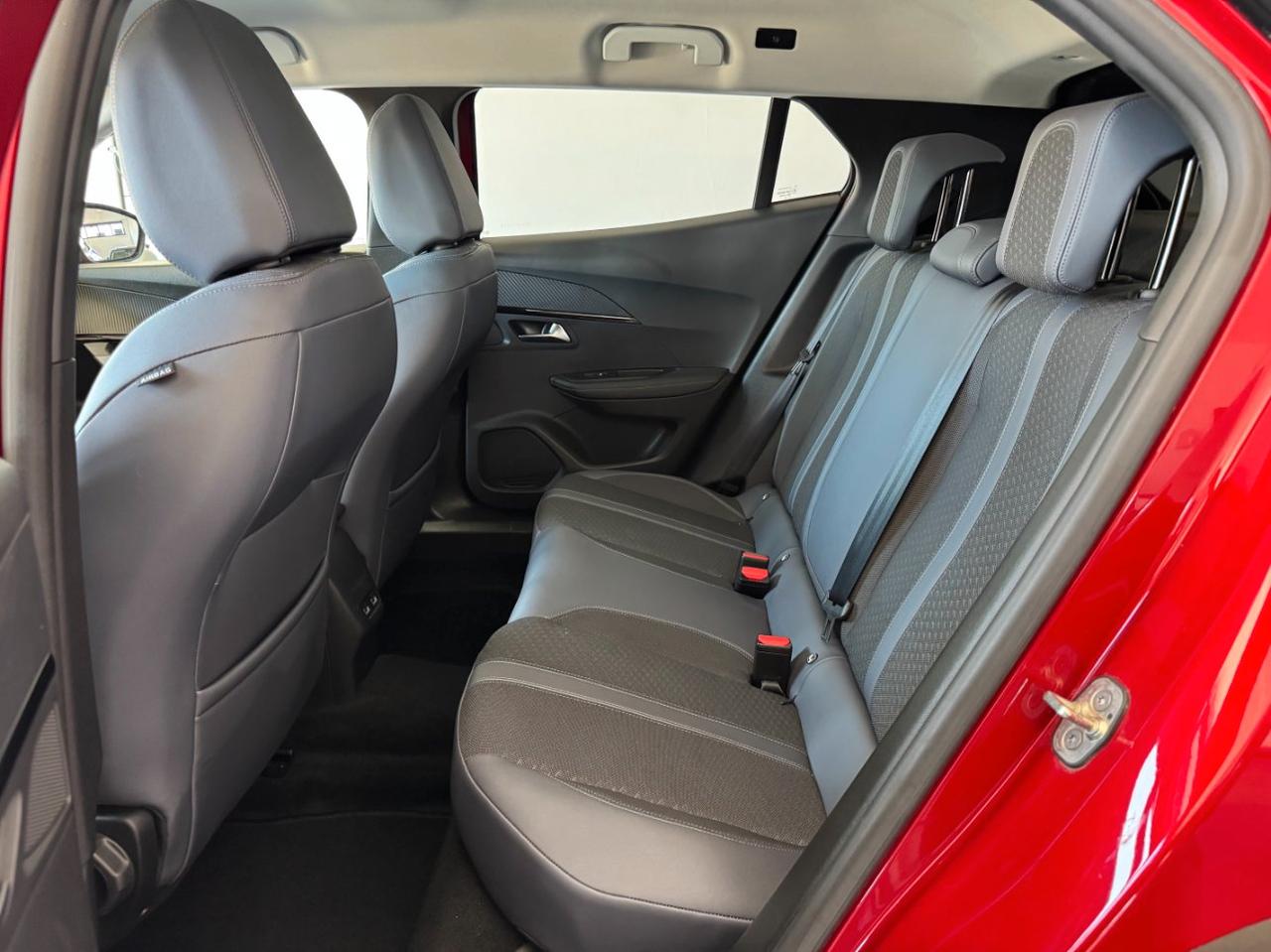 Peugeot 2008 1.2 GT Line 130cv Navi Carplay Uniprop