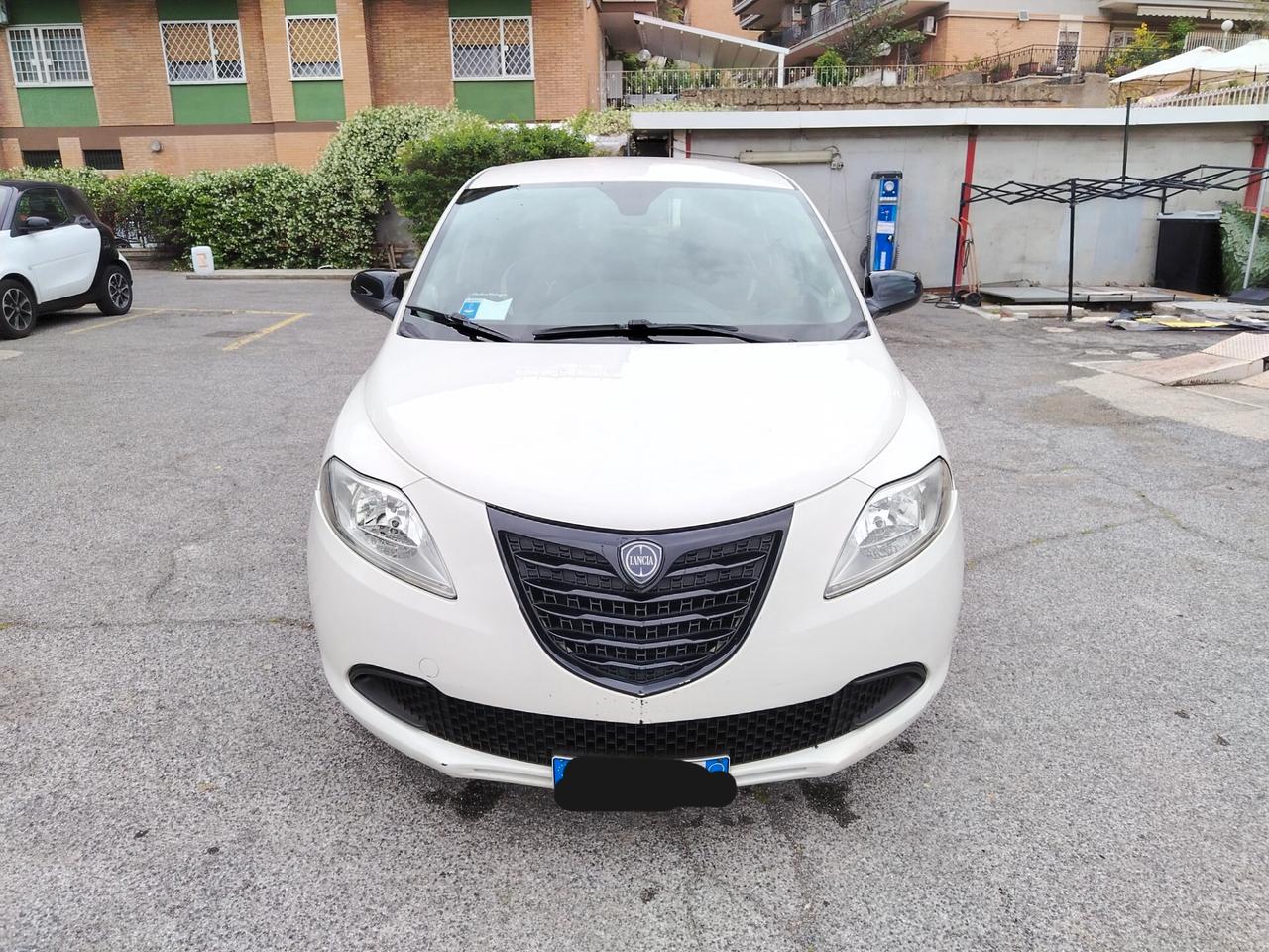 Lancia Ypsilon 1.2 69 CV 5 porte S&S Silver