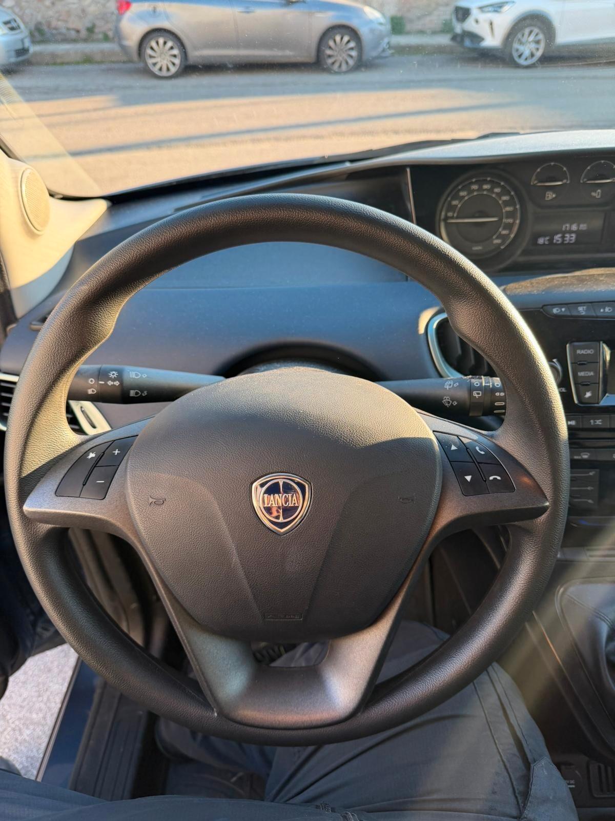 Lancia Ypsilon 1.0 FireFly 5 porte S&S Hybrid Platino