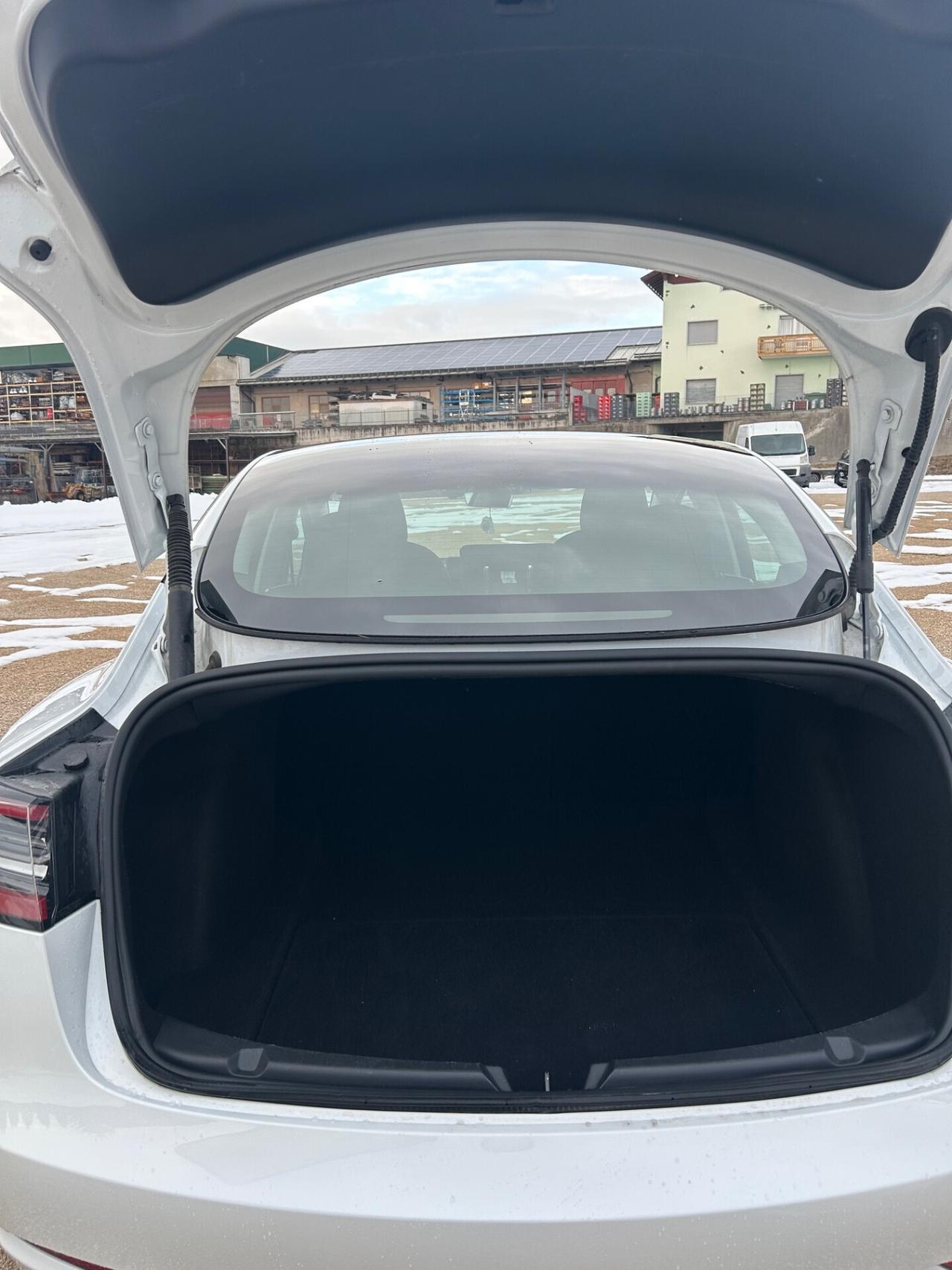 Tesla Model 3 RWD