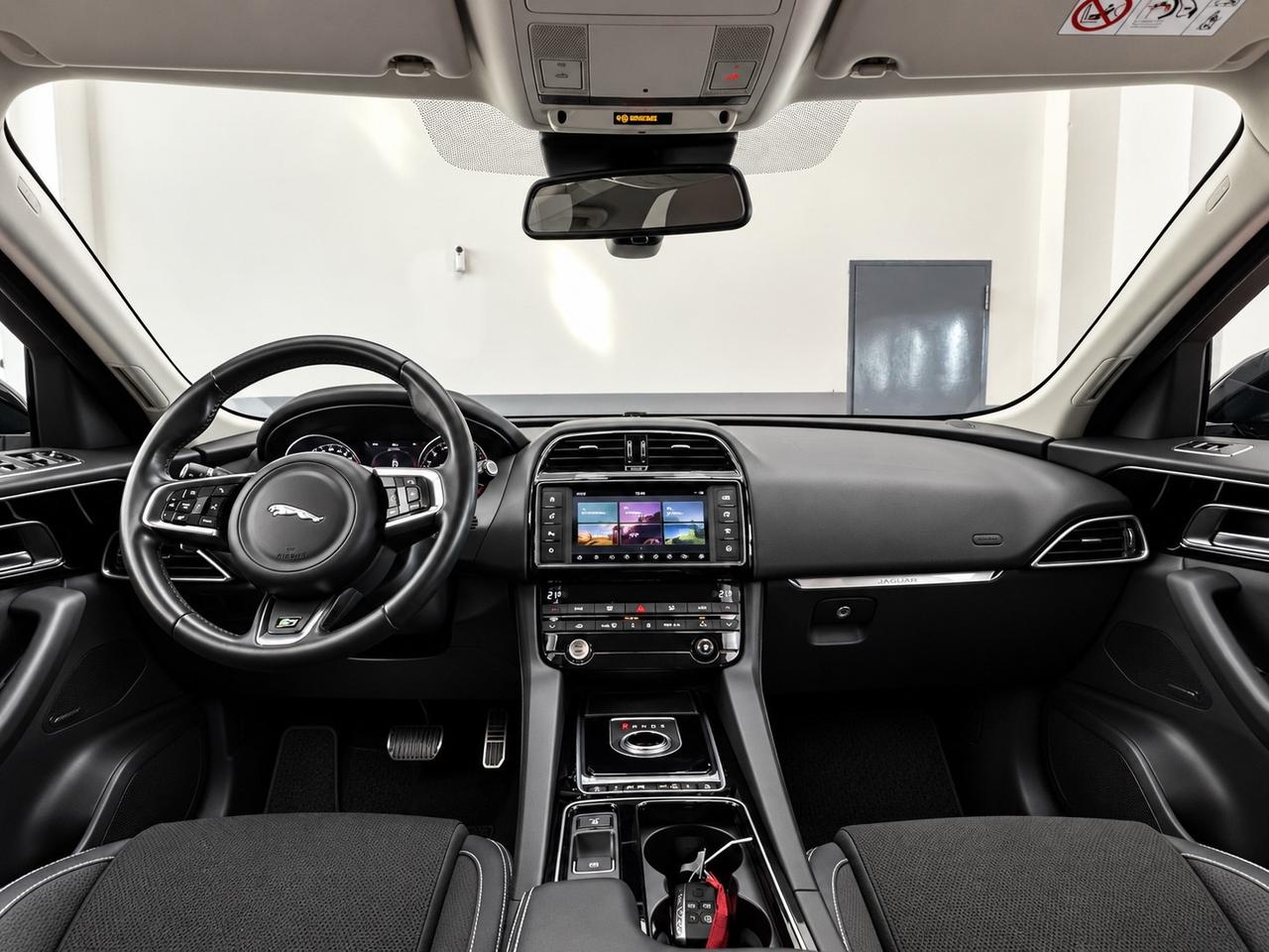 Jaguar F-Pace 3.0 D V6 300 CV AWD aut. R-Sport