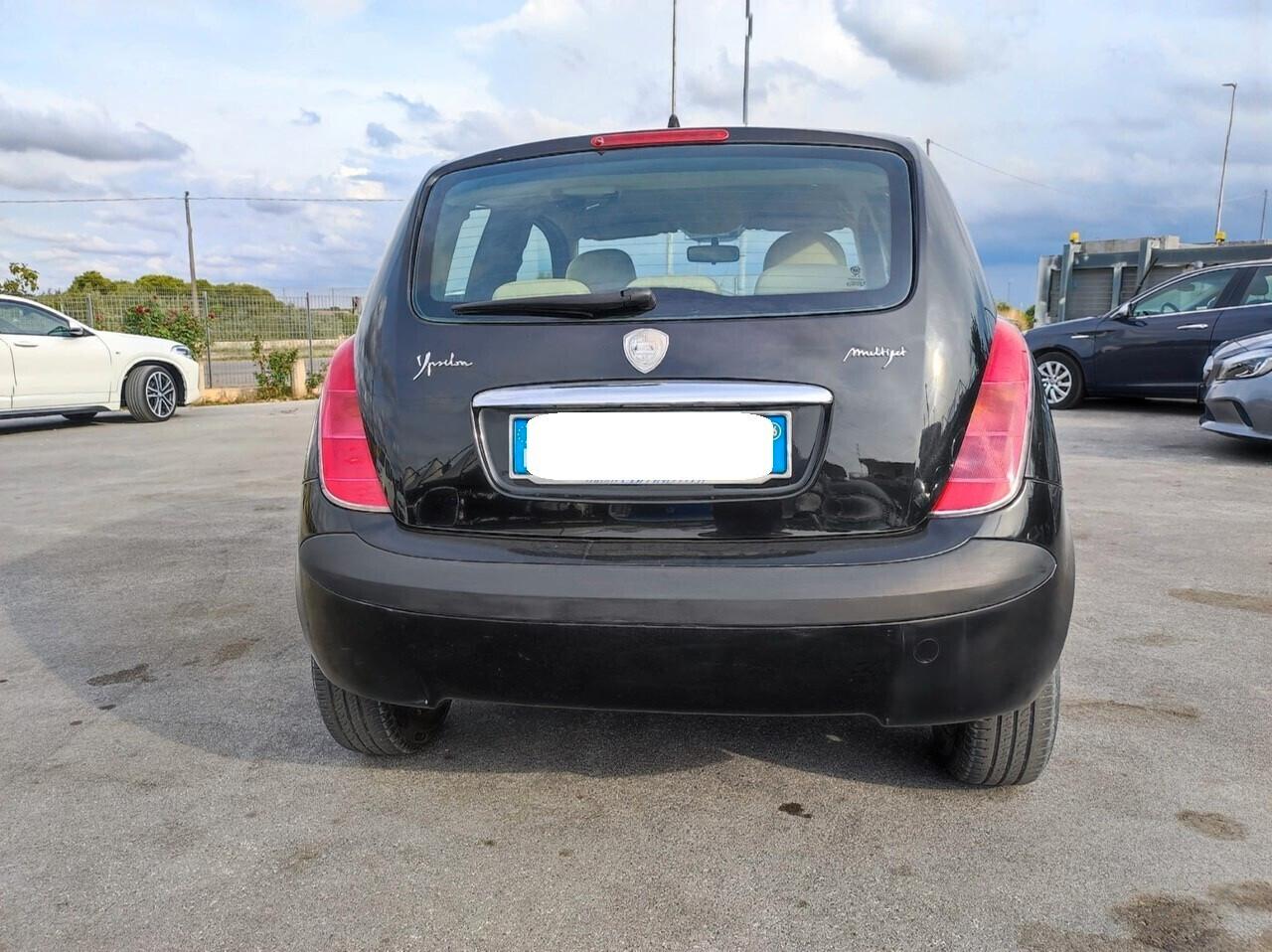 Lancia Ypsilon 1.3 MJT 75 CV Argento