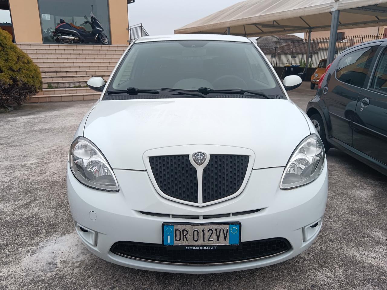 Lancia Ypsilon 1.3 MJT 105 CV Sport MomoDesign