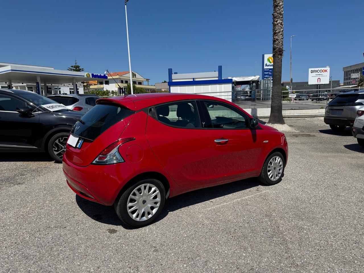 Lancia Ypsilon 1.2 69 CV 5 porte GPL Ecochic Silver