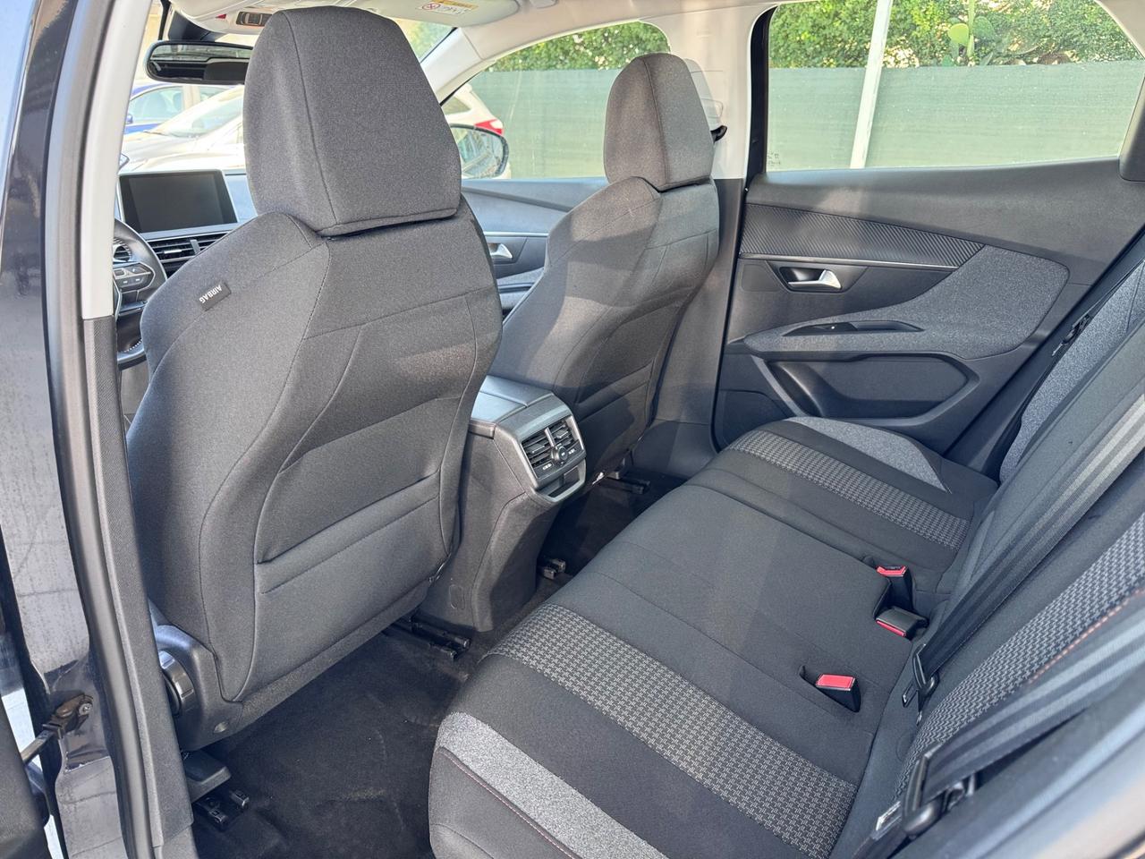 Peugeot 3008 BlueHDi 130 S&S EAT8 Active