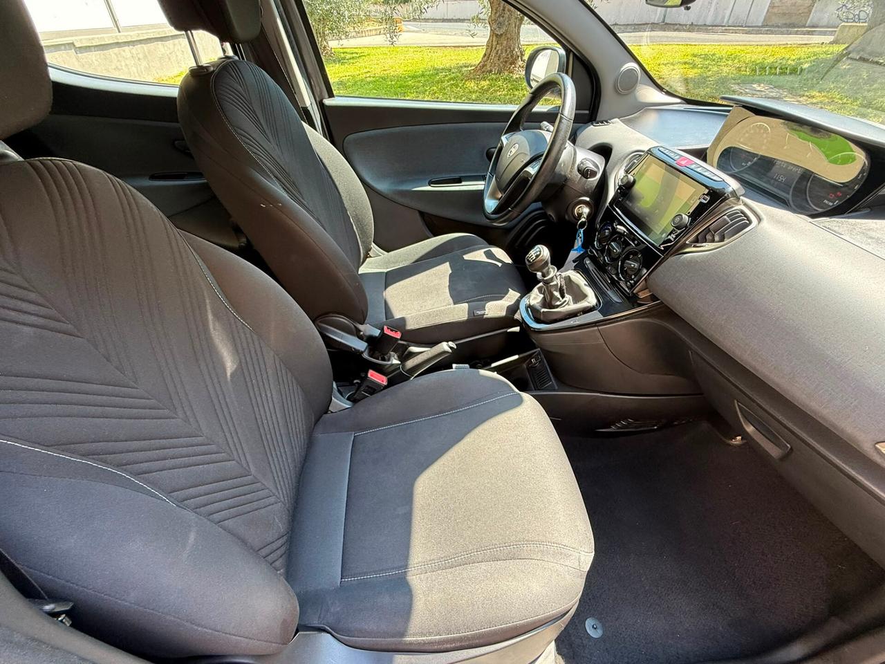Lancia Ypsilon 1.0 FireFly 5 porte S&S Hybrid Gold