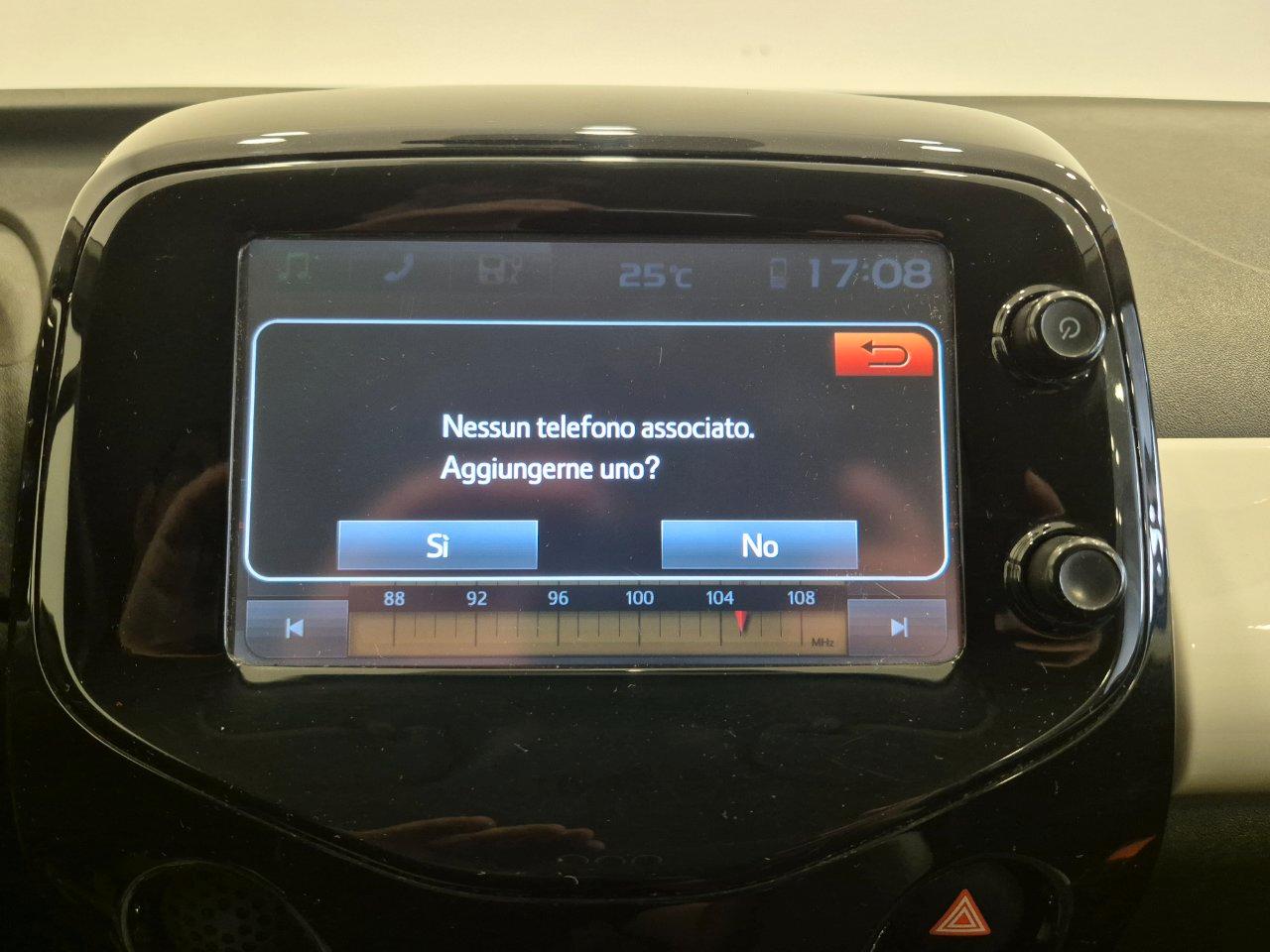 Toyota Aygo 5p 1.0 x-play aut. - NEOPATENTATI - Cam - Navi