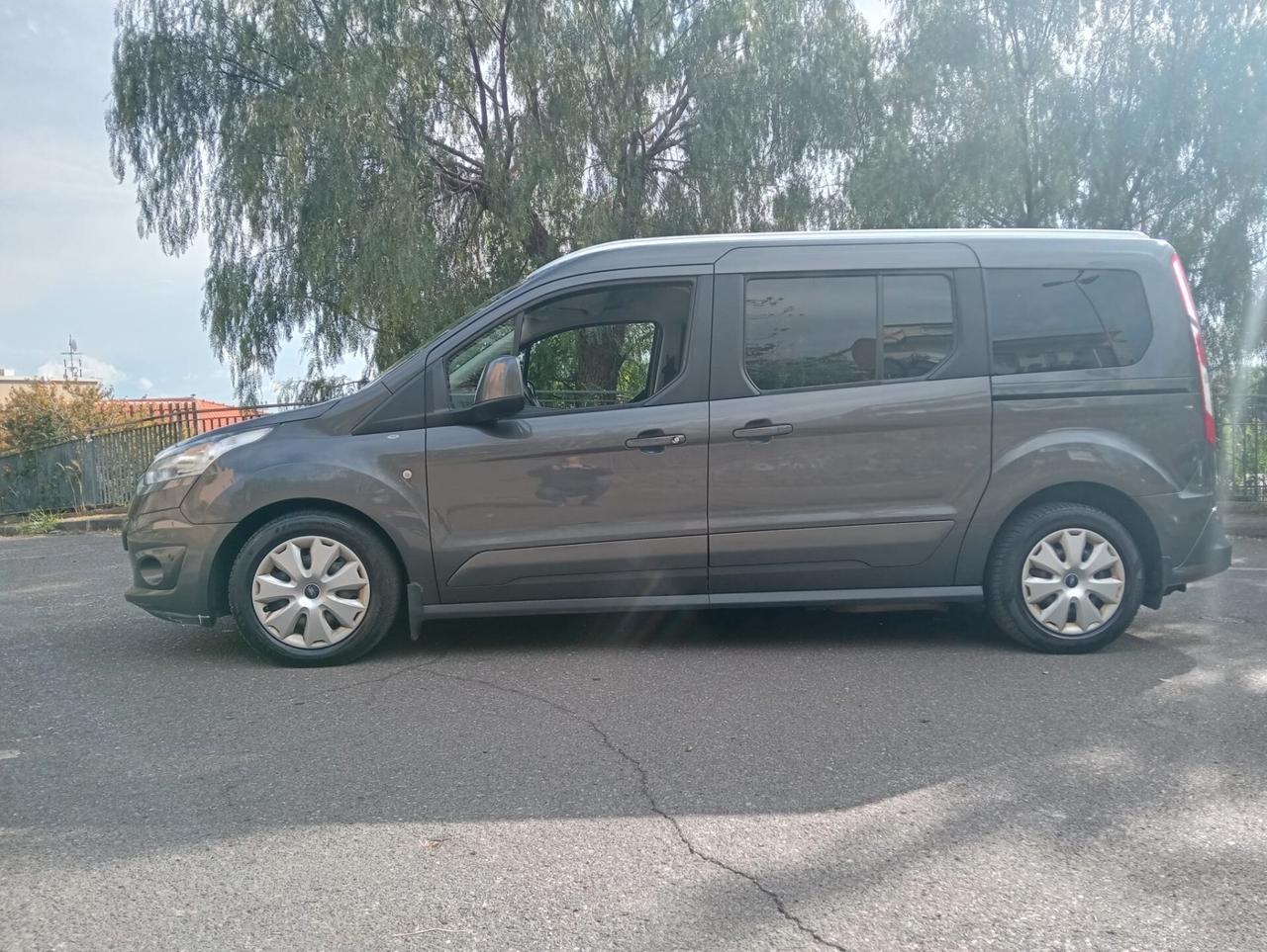Ford Tourneo Connect Pianale ribassato con rampa disabili in carrozzina