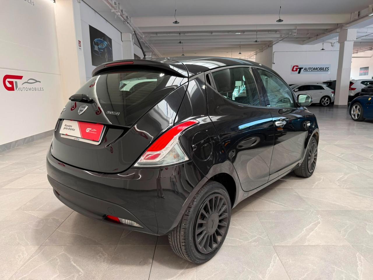 Lancia Ypsilon 1.0 FireFly 5 porte S&S Hybrid Silver